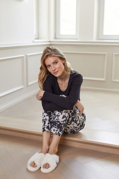 Женская черная пижама из вискозы с брюками Aruelle Maila pajama long L Maila pajama long фото